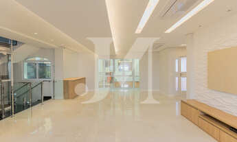 Imagem 7: Casa em condomínio de 320m², 7 Suítes, Elevador com acesso aos 4 pavimentos e 4 Vagas - C