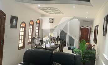 Imagem 4: Casa Sobrado de 240m², 3 Dormitórios com 1 Suíte e 2 Vagas