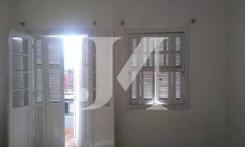 Imagem 5: Casa sobrado de 160m², Sobrado com 5 salas, copa, 3 banheiros. Garagem para um carro que p