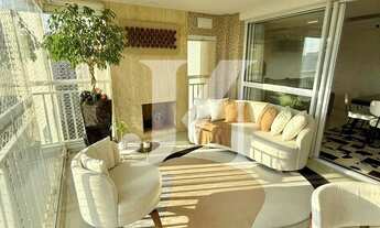 Imagem 2: Apartamento de 171m², 3 Dormitórios com 3 Suítes, hall social privativo e 3 Vagas no Condo