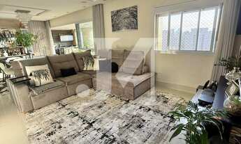 Imagem 5: Apartamento de 171m², 3 Dormitórios com 3 Suítes, hall social privativo e 3 Vagas no Condo