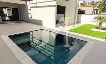 Imagem 3: Casa em condomínio fechado de 360m², com 3 Suítes e Área gourmet, Piscina e 4 Vagas no Con