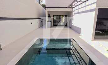 Imagem 2: Casa em condomínio fechado de 360m², com 3 Suítes e Área gourmet, Piscina e 4 Vagas no Con