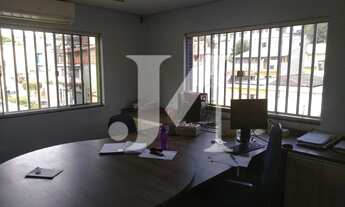 Imagem 3: Imóvel Comercial e Galpões à Venda e Locação - Com 5 Salas - 2 Galpões, 6 Banheiros no