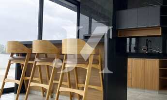 Imagem 4: Casa em condomínio fechado de 350m², com 3 Suítes(Sendo 1 suíte com Closet e sacada) e 2 V