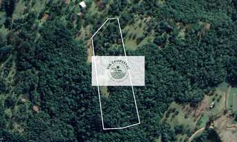 Imagem 4: Sítio com 32.000 m2, escriturado, com uma residência e chalé, possui lago, próximo a divis