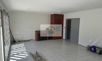 Imagem 7: Sobrado com suite e mais 2 quartos, terreno amplo, de frente para o asfalto, piscina, 5 va