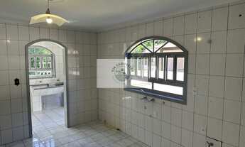 Imagem 3: Sobrado com suite e mais 2 quartos, terreno amplo, de frente para o asfalto, piscina, 5 va