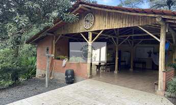 Imagem 5: Sítio escriturado na Estrada Quiriri, com 13.659 m2, com ampla piscina, lagos, residencia