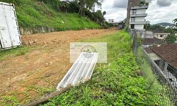 Imagem: Terreno alto na rua Xanxere, bairro Saguaçu