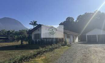 Imagem: Residencia com 4 dormitórios e amplo terreno