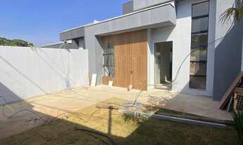 Imagem 2: Casa com excelente acabamento, muito bem localizada próximo ao centro da cidade