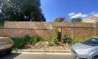 Imagem 3: Lote Amplo com Construção Iniciada em São Joaquim de Bicas – Oportunidade para Investir ou