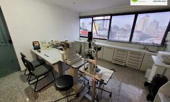 Imagem: Consultório de Oftalmologia - com equipamento