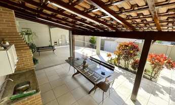 Imagem: Casa de esquina com 5 quartos, closet e