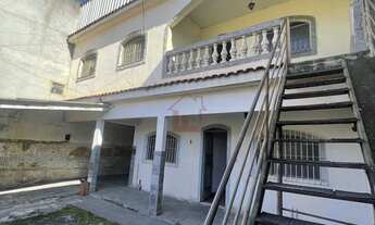 Imagem: 3 casas com terraço perto do comércio