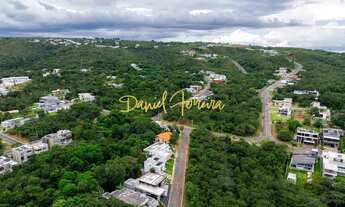 Imagem: Lote de esquina e praticamente todo plano