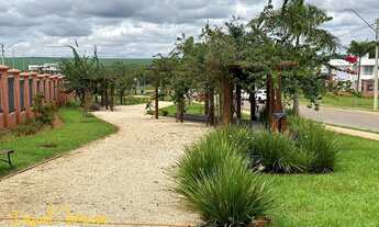 Imagem: Lote com 400 m² totalmente regularizado