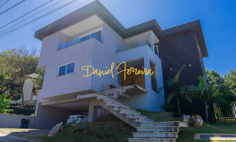 Imagem: Casa Moderna com Vista para as Montanhas