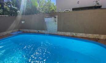 Imagem 3: Casa de Praia em condomínio fechado, contando com 02 dormitórios e piscina adulto e infant