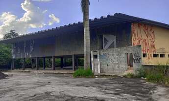 Imagem: Salão comercial amplo, com excelente terreno