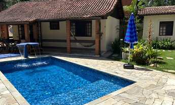 Imagem: Casa com piscina e área gourmet à venda