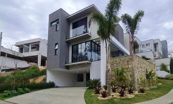 Imagem: Sobrado Alto Padrão de 300m², com 04 suítes