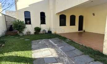 Imagem 2: Casa à Venda na Vila Mogilar – 3 Dormitórios, 2 Suítes e Localização Privilegiada em Mogi