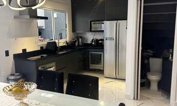 Imagem 7: Sobrado em condomínio fechado, contendo 03 dormitórios, sendo 01 suíte, à venda na Vila Ol