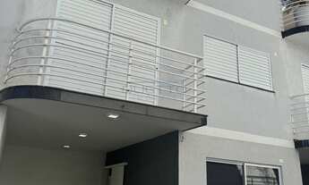 Imagem 2: Sobrado em condomínio fechado, contendo 03 dormitórios, sendo 01 suíte, à venda na Vila Ol