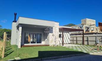 Imagem: Casa à venda no bairro Praia do Siriú