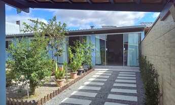 Imagem: Casa a poucos passos da lagoa de Ibiraquera