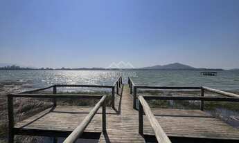 Imagem: Exclusiva casa na beira da lagoa de Ibiraquera