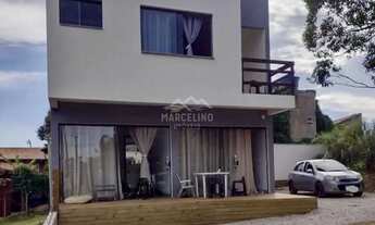 Imagem: Casa no centrino da praia do Rosa