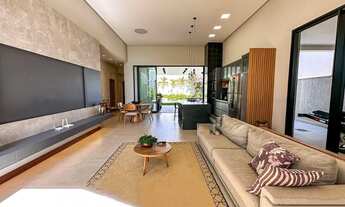 Imagem 2: Casa Linear, alto padrão, 213m², terreno 457m², lazer privativo com piscina, 4 vagas