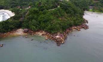 Imagem: Terreno com vista espetacular em praia deserta