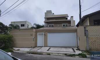 Imagem: Casa com piscina na Praia dos Amores, Balneário