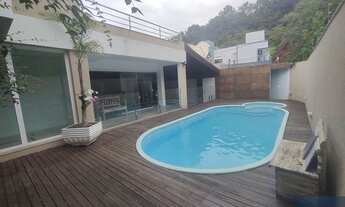 Imagem: Casa com piscina na Praia dos Amores, Balneário