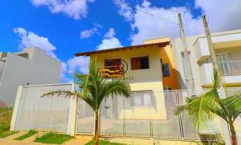 Imagem: Casa à venda com piscina em Porto Alegre/RS