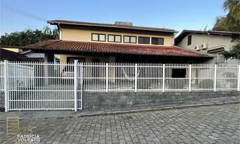 Imagem: Casa Duplex com terreno livre nos fundos