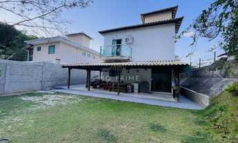 Imagem 3: Casa Moderna em Condomínio Fechado – 3 Quartos (1 Suíte com Closet e Sacada