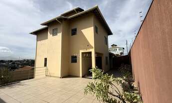 Imagem: Casa à Venda �� 4 Quartos no Bairro Nossa