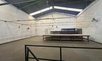 Imagem 2: Galpão amplo com ótima localização, próximo ao CEASA e com acesso rápido à BR-040