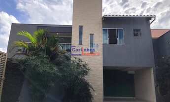 Imagem: Duas Casas separadas em Mateus Leme. Cada