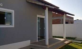 Imagem 1: VENDIDA - Linda Casa com 3qts, 1 suíte e um ótimo espaço de quintal/garagem em Jardim Atlâ