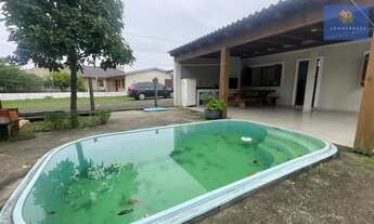 Imagem 1: Casa com piscina muito bem localzada
