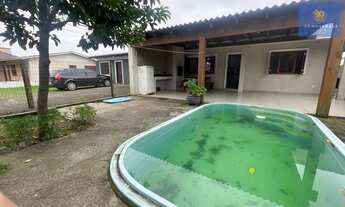 Imagem 2: Casa com piscina muito bem localzada