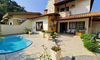 Imagem: Casa de 3 quartos com Piscina no bairro