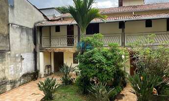 Imagem 1: Casa com 330m², com 6 quartos sendo 4 suítes, 3 vagas. À venda, no bairro Caiçaras!