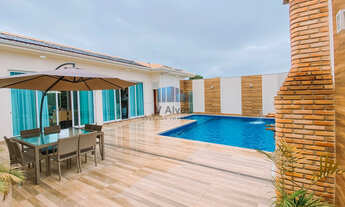 Imagem 3: Casa linear com 375m² de área construída, 4 quartos, piscina e alto padrão de acabamento